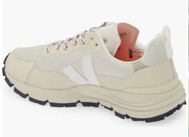 VEJA Women’s Dekkan Alveomesh Sneaker