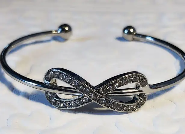 infinity New silver  crystal bracelet one size