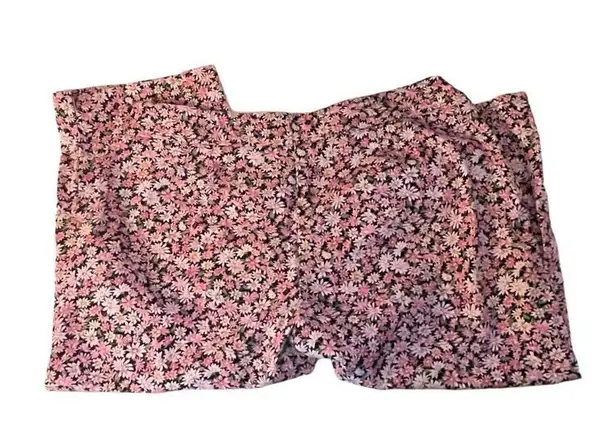 Chaus floral capris size 14 cotton spandex. Black