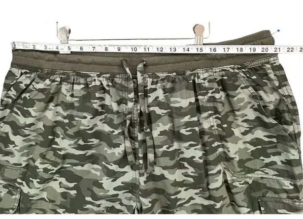 Woman Within  Shorts Womens Size 22W Olive Green Camo Cargo Pull On Roll Tab Leg