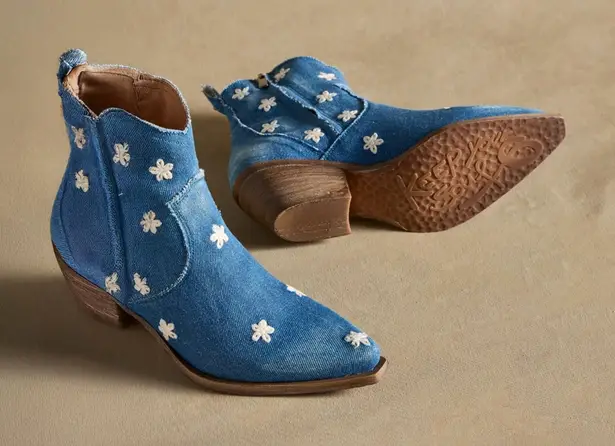 Sundance Daisy Denim Sojourner Boots Blue Size 6