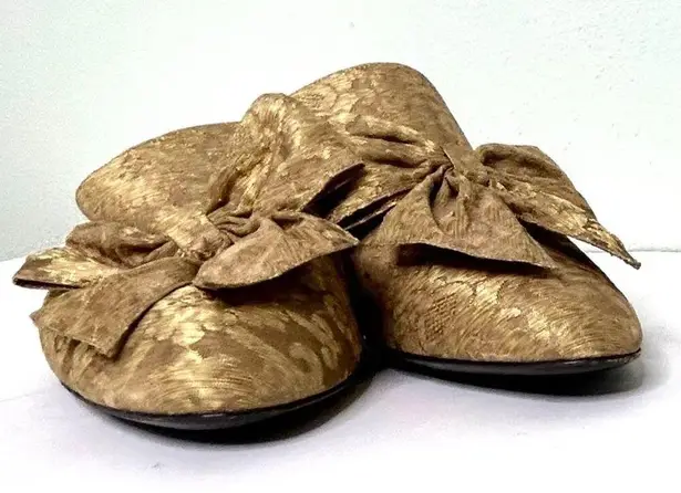 Les Chaussons De La Belle Low Heel Mules in Gold Brocade Size 7.5 38