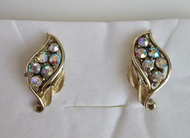 Coro Aurora Borealis Rhinestone Pea Pod ScrewBack Vintage Statement Earrings Blue