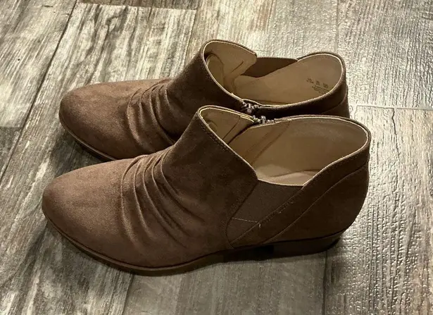Life Stride Women's Suede Brown Booties Size 9 1/2 Wide