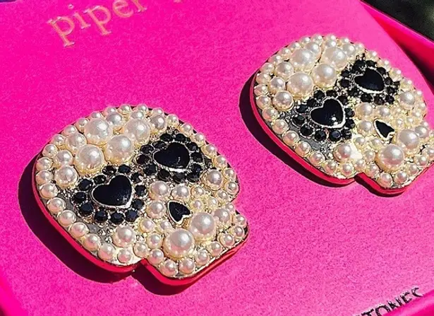 Piper K Pearl Skull Earrings NWT – Black Heart Eyes Statement Studs White