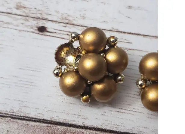 Vintage Lisner Clip On Earrings