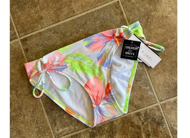 Macy's Salt + Cove Side-Tie Bikini Bottoms Hibiscus Garden
Size Medium thumbnail 3