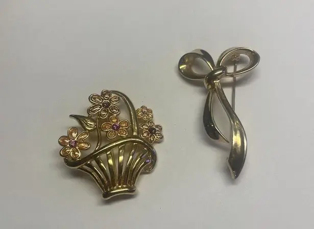 Lot of 2 Vintage Brooch Pins Signed Gold Tone