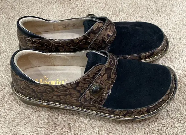 Alegria Algeria cooper flower print and black sue are top