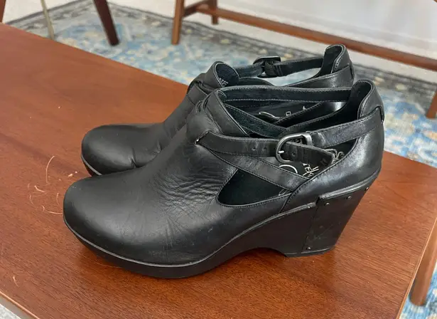 Dansko Franka black leather studded round toe wedge ankle booties 39