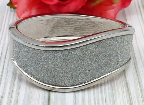 Silver Tone Hinged Wave Bangle Bracelet Mirrored Shimmer Center