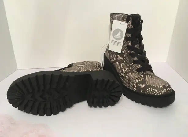 Snake Print Combat Boots, Size 7 Gray