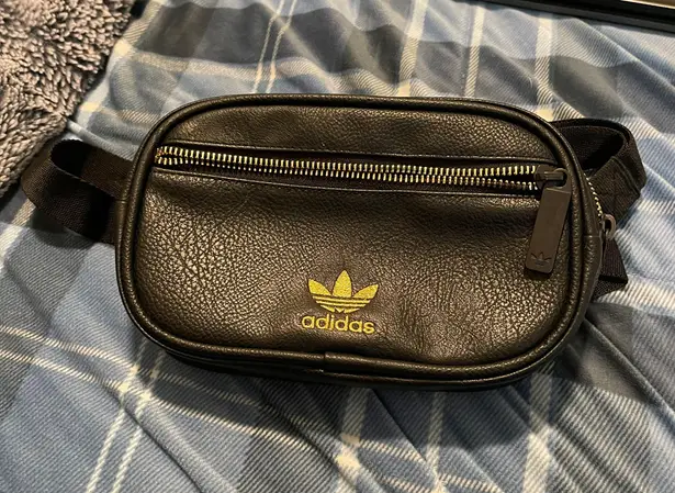 Adidas original pebbled Faux leather fanny pack Black 30 From Elizabeth