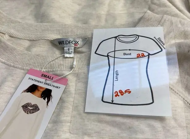 Wildfox  Oversized Animal Print Lips Oatmeal Cream Crew Neck Women's Small NEW