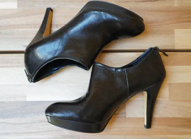 Franco Sarto  Orchid Low Cut Zip Up Leather Platform Booties Black Size 8.5