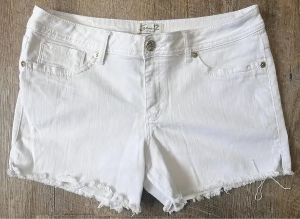 Seven 7 White cut off shorts embellished back pocket size 16