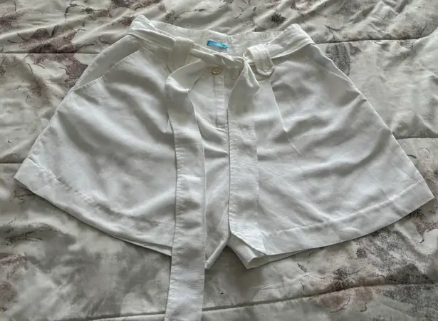 J. McLaughlin NWOT  White Linen Blend Belted High Rise Shorts with Pockets, size 6