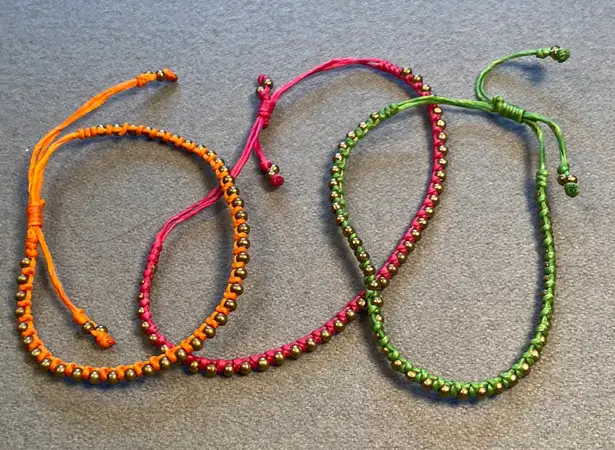 Woven wrap beacelets in 3 colors, brass beads, adjustable size Green