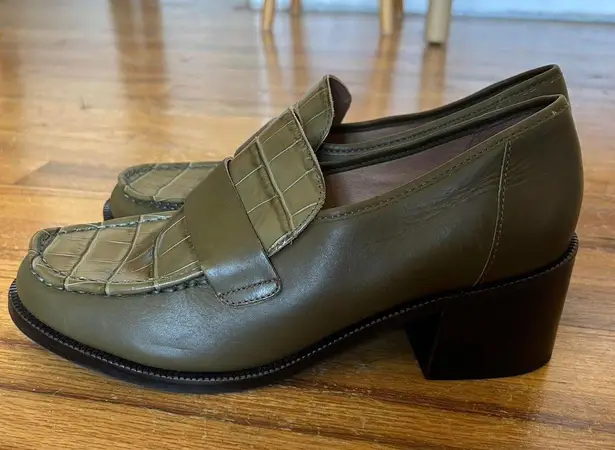Anthropologie Women's Khaki and Green Loafers Size 9