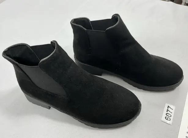 Womans Pullon Booties Eu 40 Us 9.5/10 Black Elastic Ankle Flat Heel Round Toe