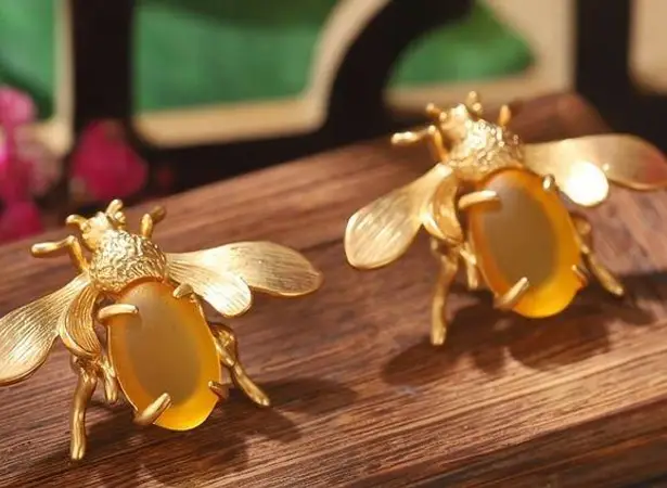 Boutique Elegant Bee-Shaped 18K Golden Plated Copper Earrings with Resin Inlay