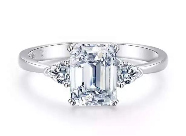 SIZE 6 925 Sterling Silver Emerald Cut 2CT Cubic Zirconia Ring