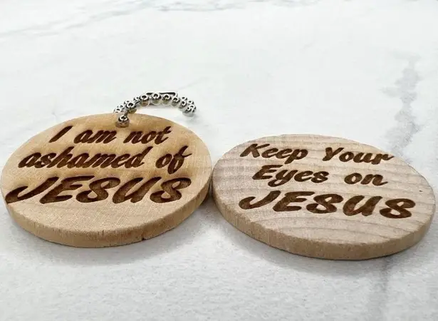 Keep Your Eyes on Jesus Romans 1:16 Wood Ball Chain Keychain Keyring and Disk