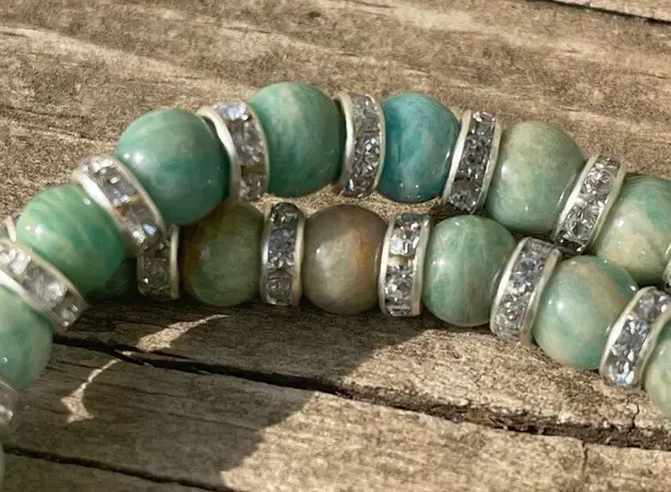 Amazonite ONE stretch bracelet NEW 7.5” rhondelle Amazon stone crystal beaded be Green