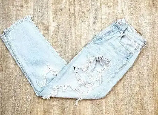 American Eagle Outfitters Mom Jeans