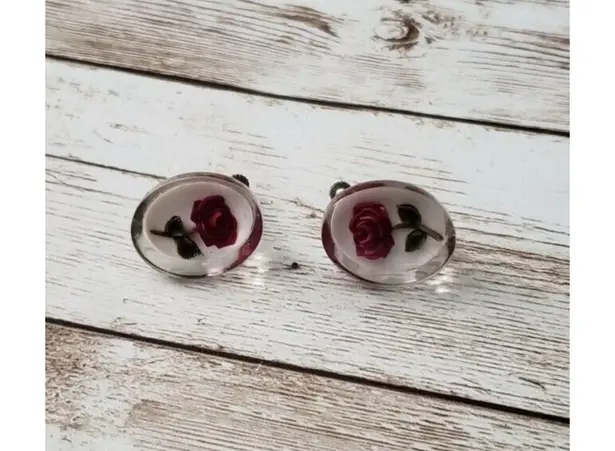 Vintage Screw On/Screw Back Earrings Rose within an Oval