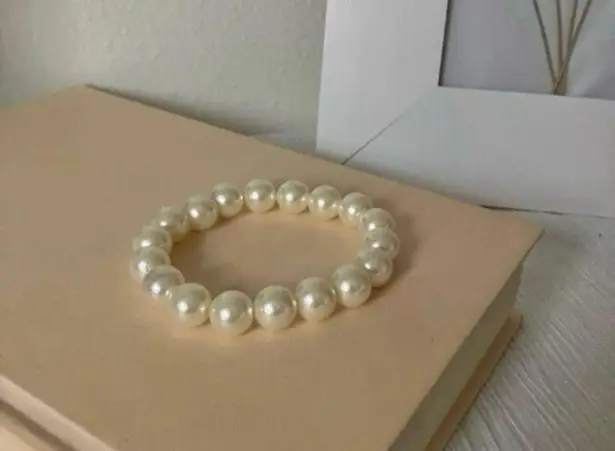 Pearl Large Bauble Bracelet Vintage “Mairead” Elegant Classic Minimal Pearlcore White