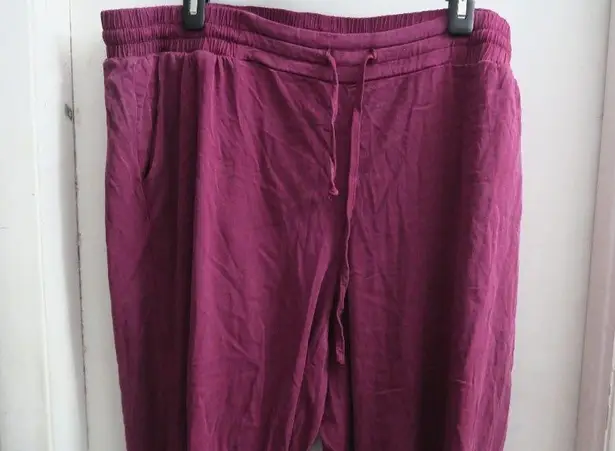 Torrid solid flexible breezy long pants in burgundy red size 2 (2X) plus size.