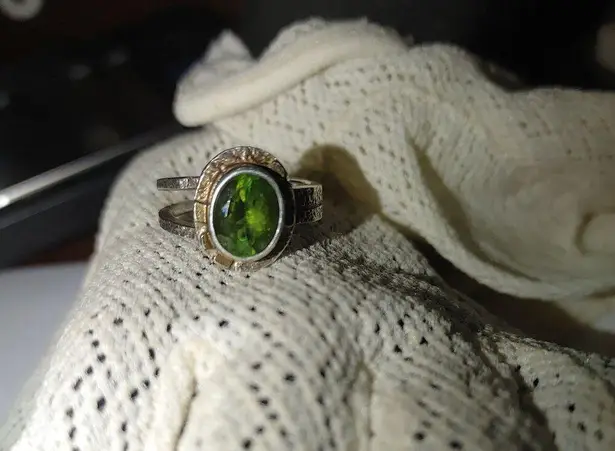 Sterling Silver Green Gemstone Ring Size 8.5 Intricate Band Design