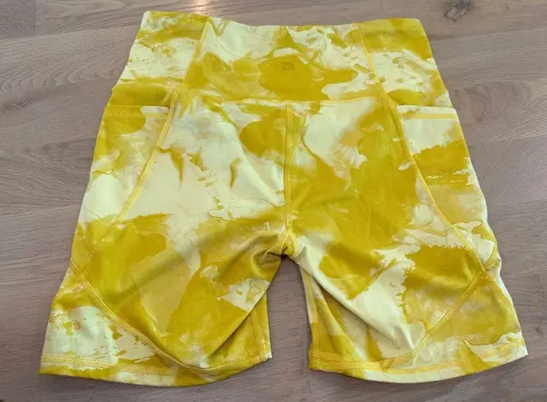 All In Motion  Women's Ultra High Rise Bike Shorts marbled yellow size large