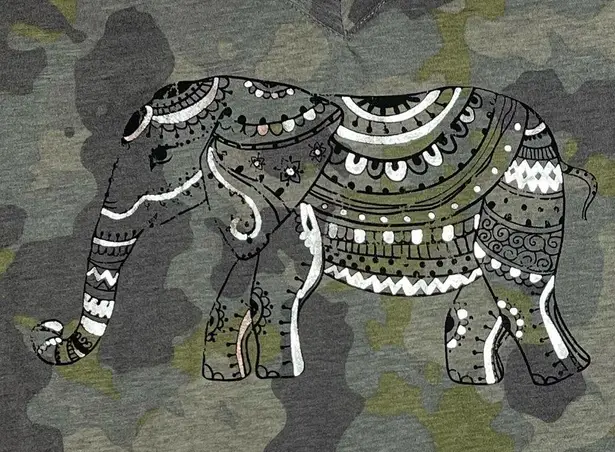 MIC & JAX Camo Elephant Print Tee Shirt Size XL