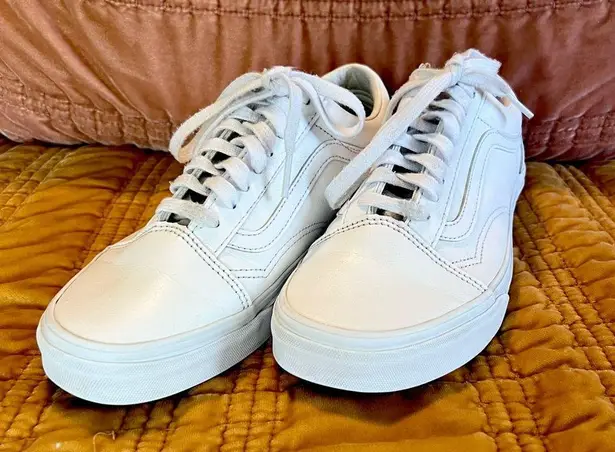 Vans  White Leather Old Skool Sneakers, Size Women: 8.5, Men 7