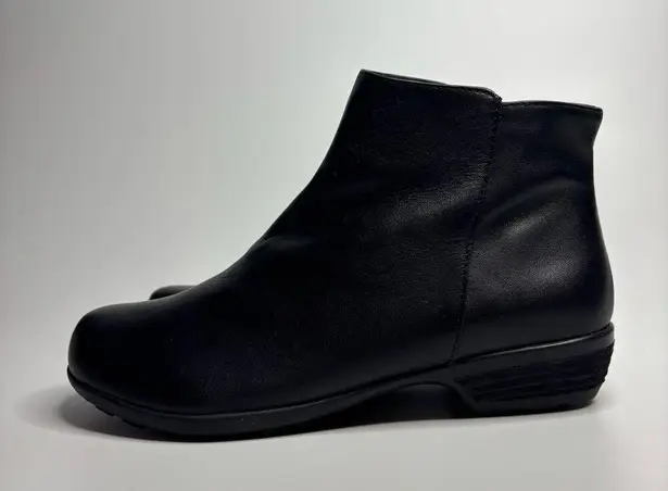 Walking Cradles Ezra Booties in Black Leather (Wide) Size 6