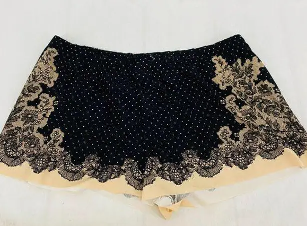 Commando  Antique Lace Print Boxer Short Cream Black Size Large