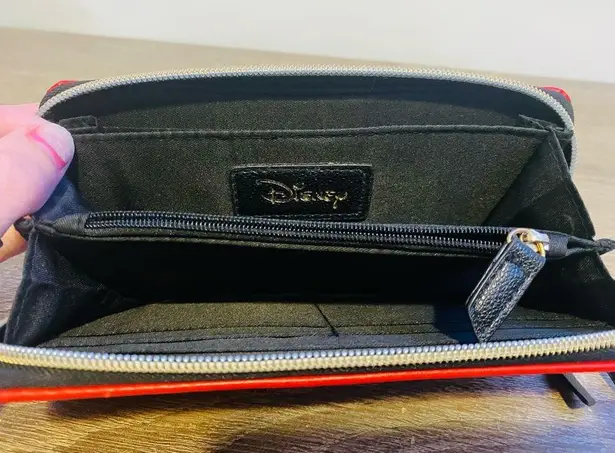 Danielle Nicole Dani by Disney Mickey Mouse wallet