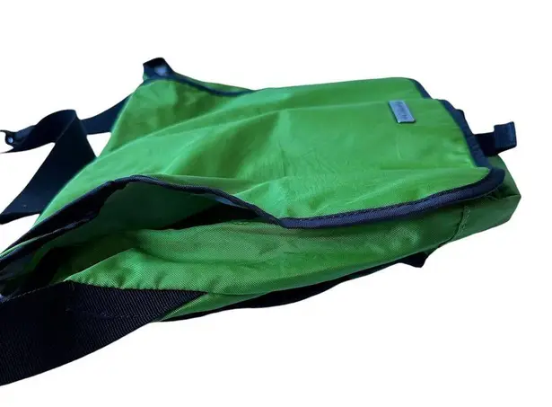 Columbia  Messenger Bag Green Black Crossbody Laptop Commuter 10"x13"x4"