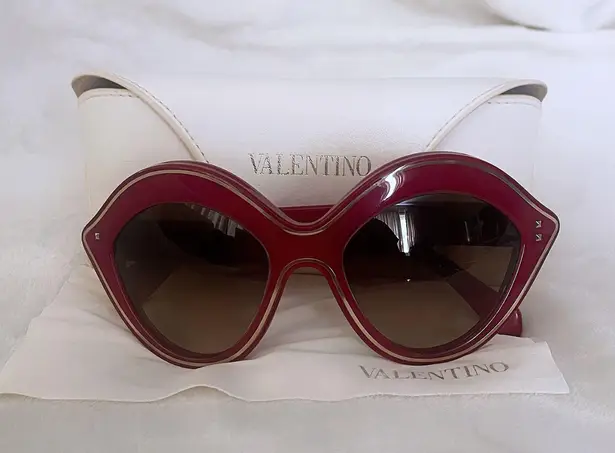 Red Valentino Authentic Valentino V689S Red/Gold “Lips” Sunglasses