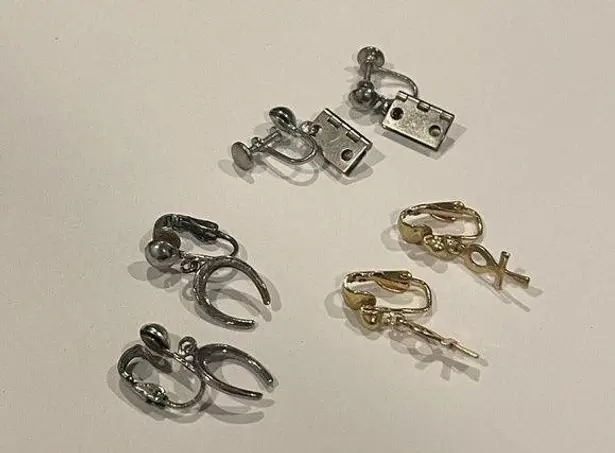 Hinge Lot Of 3 Fun Novelty Clip On Screw On Earrings Dangle- Door Horseshoe Etc