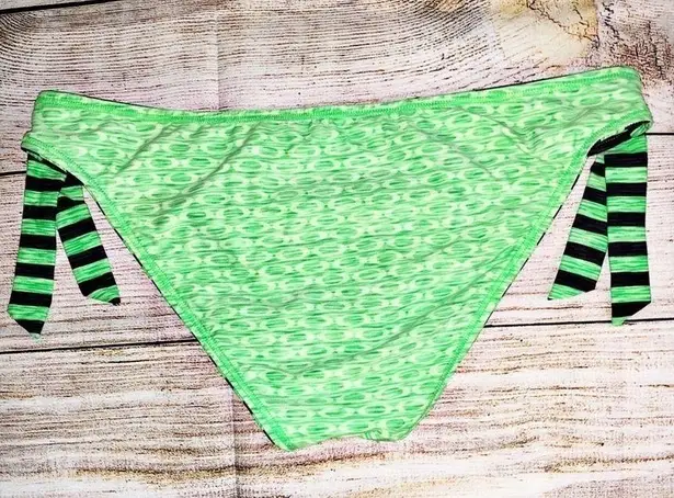Oakley Green and Black Reversible swim bottom Size M/L