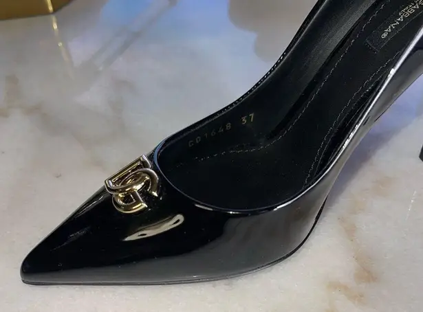 Dolce & Gabbana New DG Plaque Pointed Toe Pump in Black Patent Leather