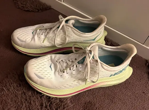 Hoka Kawana Running Shoes