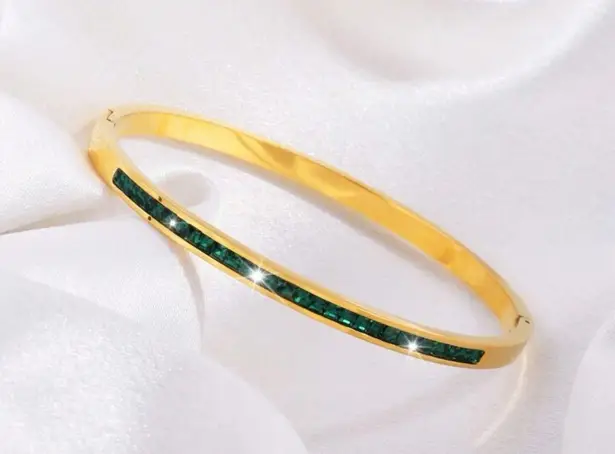 Women Stylish Design Stainless Steel Single Row Drill Bracelet Gold