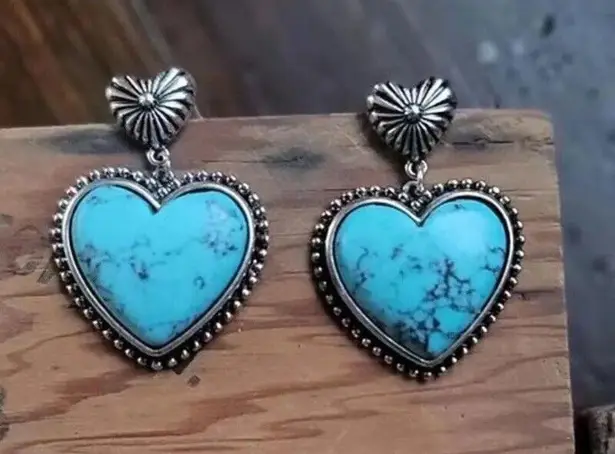 Boutique Silver Tone Imitation Turquoise Stone Heart Hanging Earrings, NWT
