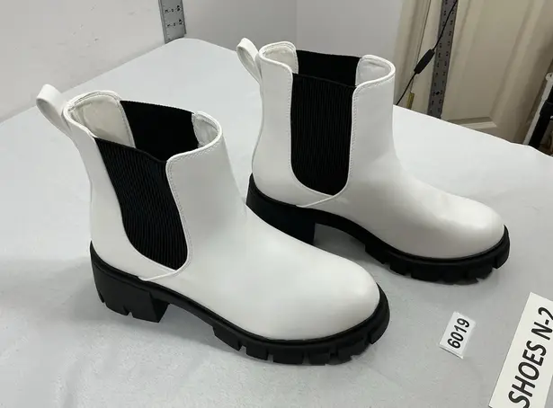 Womans Didifu Pullon Ankle Boots White 8 Chunky Heel Elastic Ankle NWOT