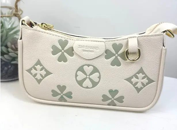 Cute NWOTs Women’s Purse White