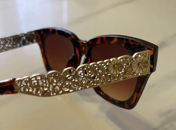 Cute tortoise sunglasses with flower gold frames Multiple